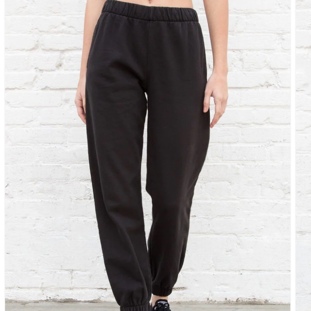 BRANDY MELVILLE ROSA SWEATS